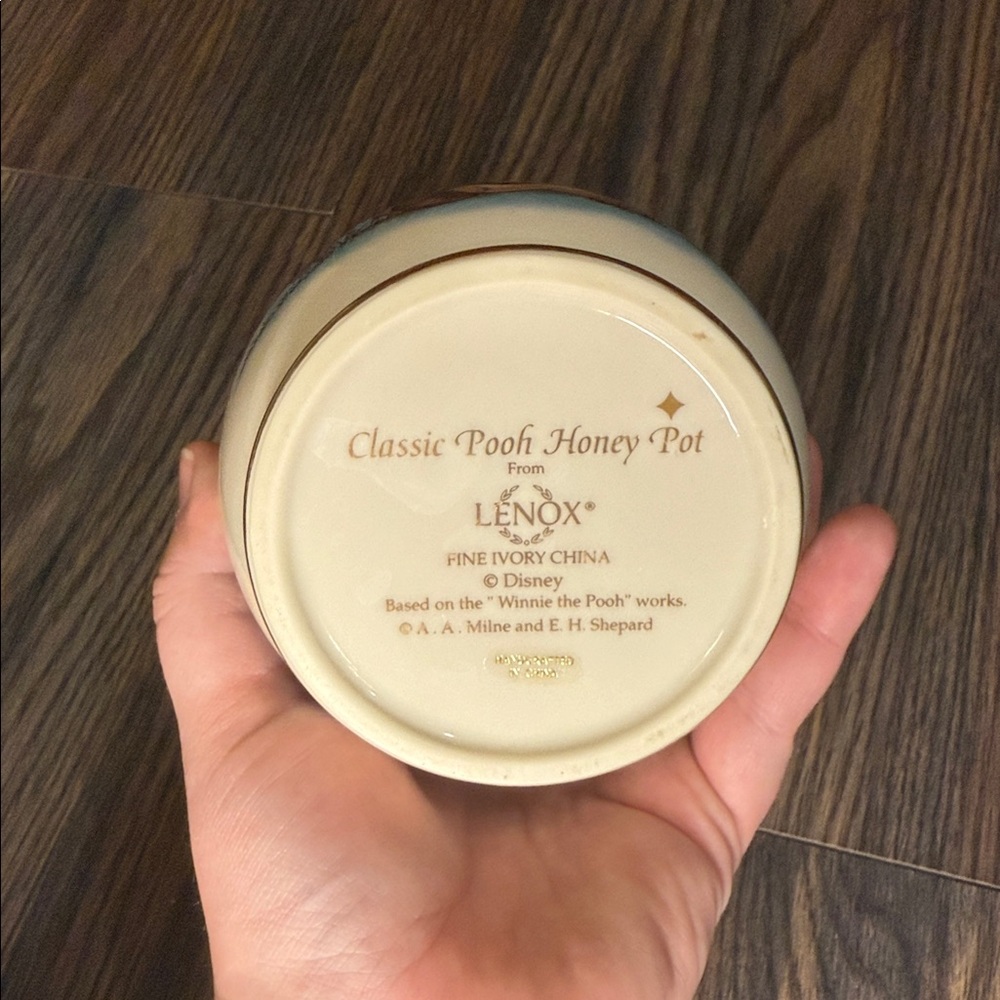 Lenox Winnie the Pooh Honey Jar - Picture 4 of 7